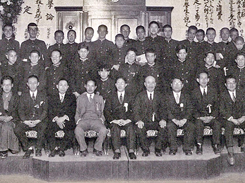 Shiro Arimoto(The center of the front row)