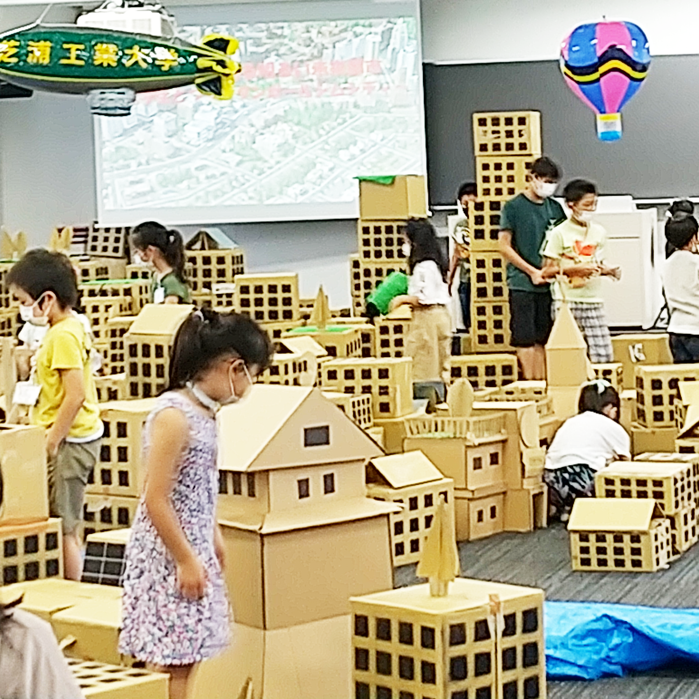 23a404ダンボールシムシティ扉