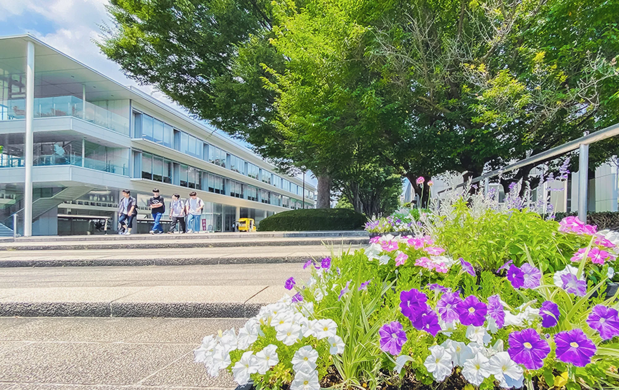 学生と地域の方の集合写真