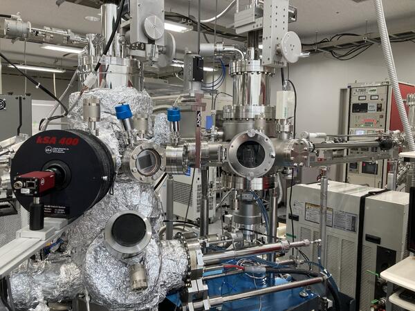Superstructured quantum materials electronics laboratory