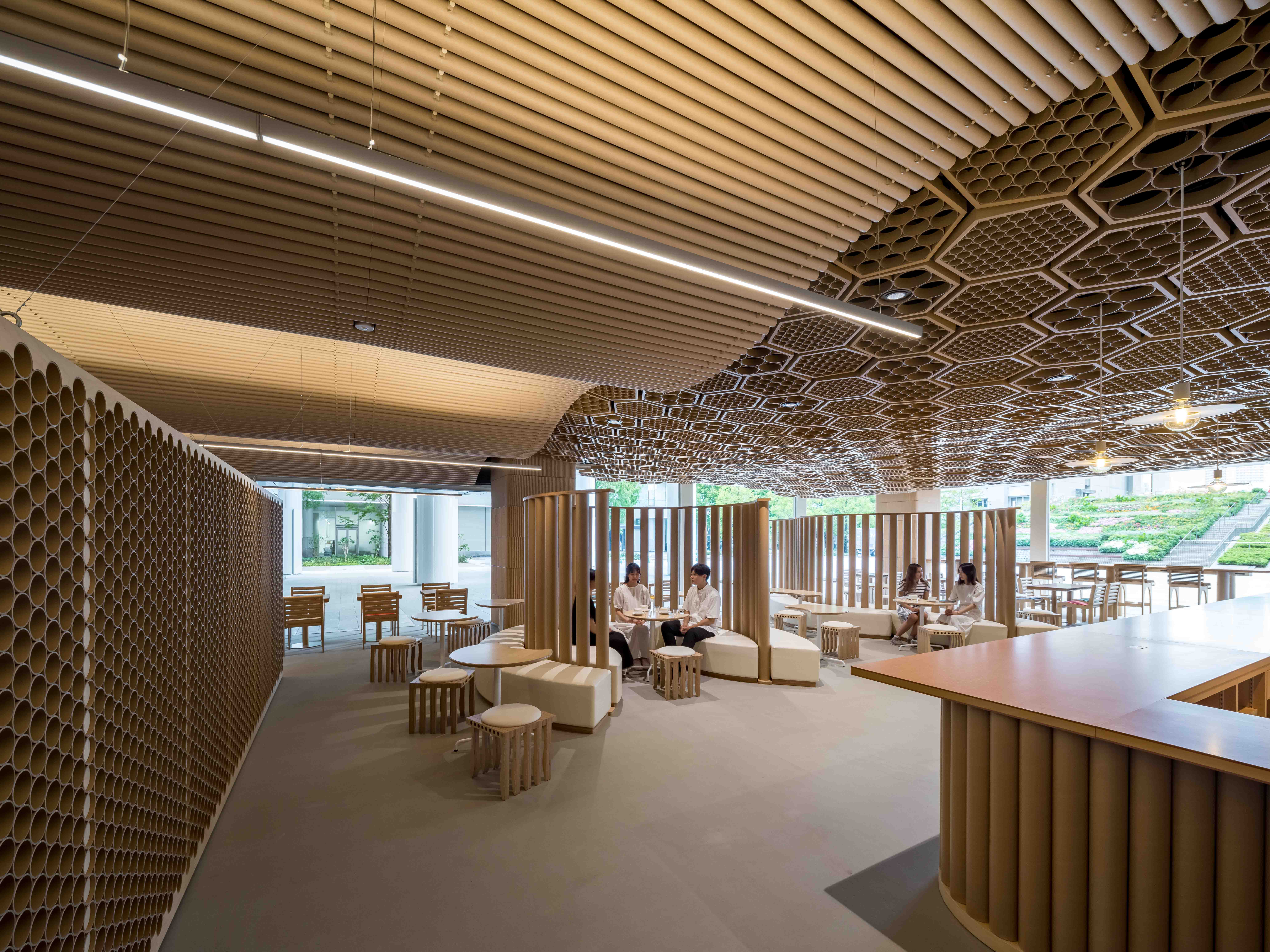 建築家 坂 茂氏の設計によるカフェ、レストランが豊洲キャンパス