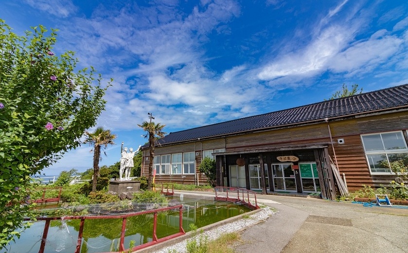 学校蔵外観_840 (1)