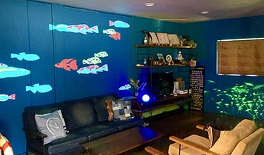 学プロshibalabのプロジェクションマッピングでレンタルスペースにアクアリウムが出現 芝浦工業大学 学プロshibalabのプロジェクションマッピングでレンタルスペースにアクアリウムが出現 芝浦工業大学